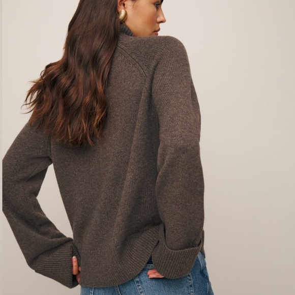 Reformation Garrett Cashmere Oversized Turtleneck - Picture 2 of 6